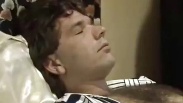الجنس أي تسجيل الفتاة ويساعدها. سكس أجنبي مترجم عربي