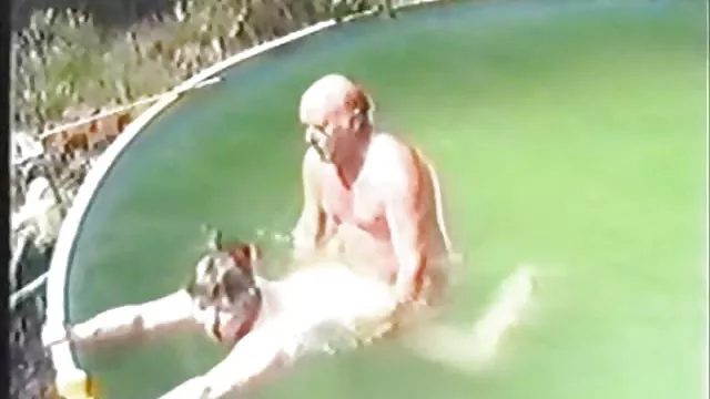 الجنس أي تسجيل معظم الناس الكحول سكس اجنبي ممنوع والوجبات الخفيفة تجنب
